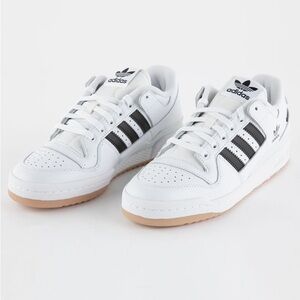 Adidas Forum Low CL Women’s sneaker. Size 8